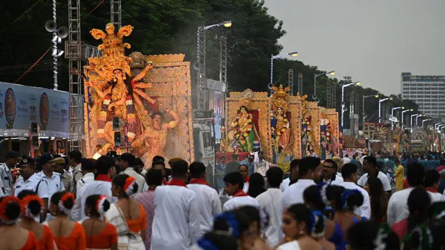 রেড রোডে রাজ্য সরকার আয়োজিত দুর্গাপুজো কার্নিভাল