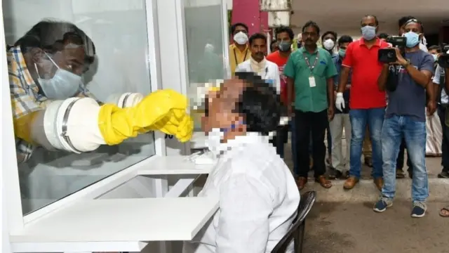 कोरोना वायरस के लिए बूथ