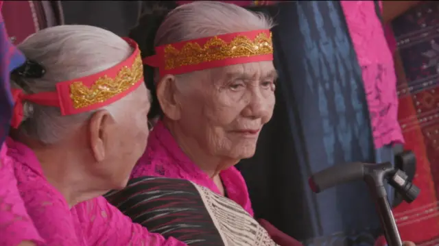 Pesta adat mangongkal holi.