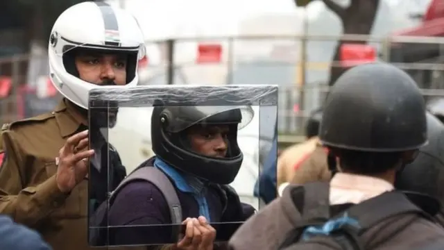 दुपहिया वाहन सवार