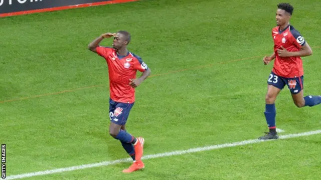 Nicolas Pepe et Thiago Mendes
