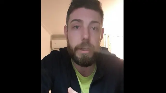 뉴튼은 최근 자신과 주변 사람들이 서로 트라우마에 대해 이야기하는 것을 장려하기 위해 인스타그램에 관련 주제로 이야기하는 자신의 모습을 찍은 비디오를 공유했다. 비디오 캡쳐 화면