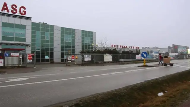 Trung tâm ASG ở phía Nam của Warsaw có nhiều quầy hàng của người Việt Nam và Trung Quốc
