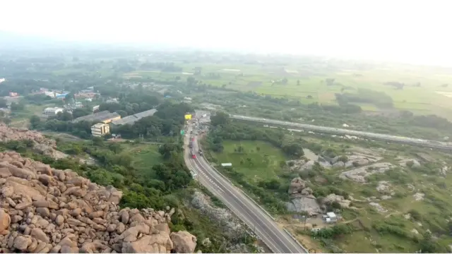 విగ్రహం నిలిచిపోయిన కూడలి