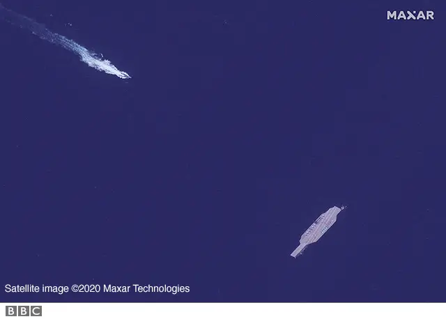 ماکت ناو هواپیمابر آمریکا در آبهای تنگه هرمز (۵ مرداد ۱۳۹۹)