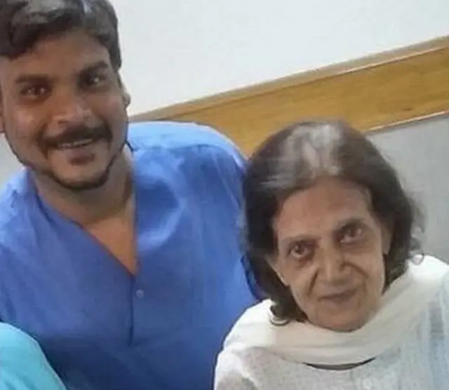 शुक्रिया ख़ानम के आखिरी दिनों के दौरान अस्पताल में खींची गई तस्वीर