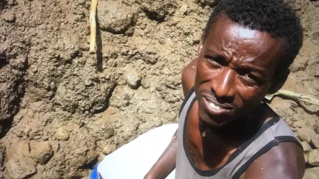 ልማዳዊ ዕደና ሳፋየር