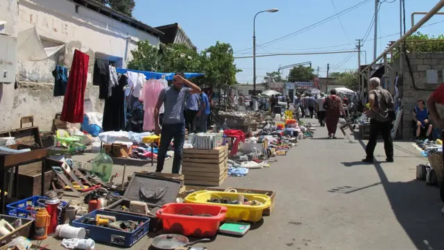 Qızmar Günəşin altında çox işləmək olmur, adətən alver günorta bitir