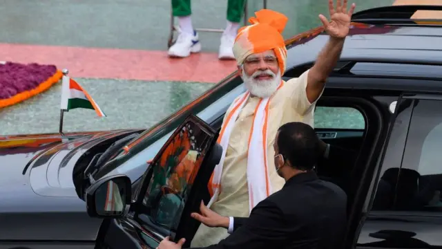 पंतप्रधान नरेंद्र मोदी, गाडी, संजय राऊत