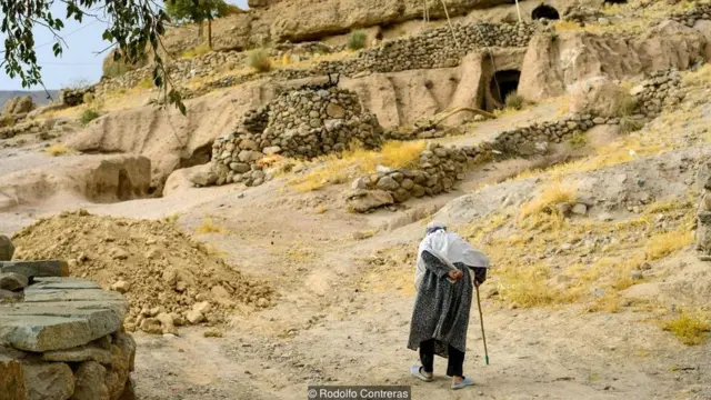 Məymənd mağara kəndi, İran