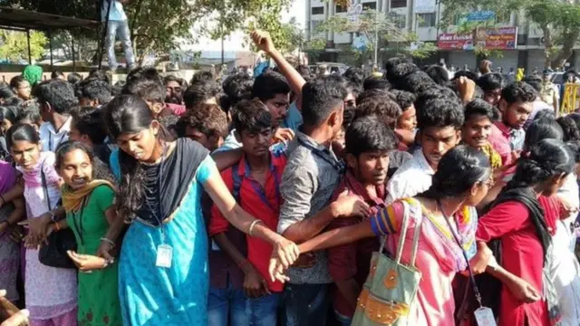 போராட்டத்தில் களமிறங்கிய கல்லூரி மாணவர்கள்