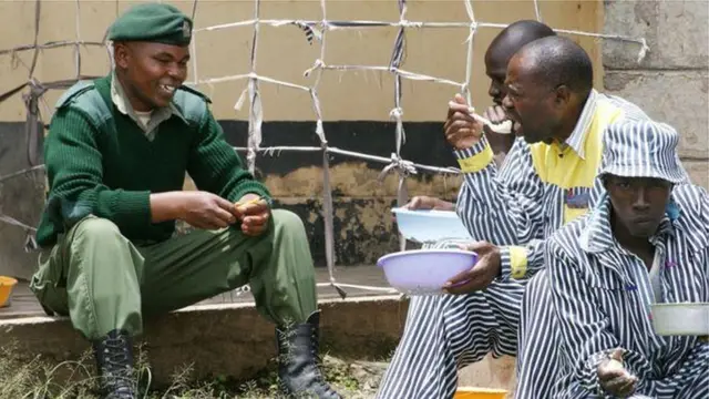 Sipir dan napi bisa tertawa bersama