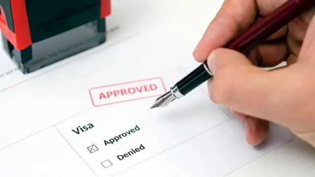 கனடா, பிரிட்டனுக்கு உங்கள் குடும்பத்தை அழைத்துக்கொள்ள விரும்புகிறீர்களா? - புதிய விதிகள் என்னென்ன?