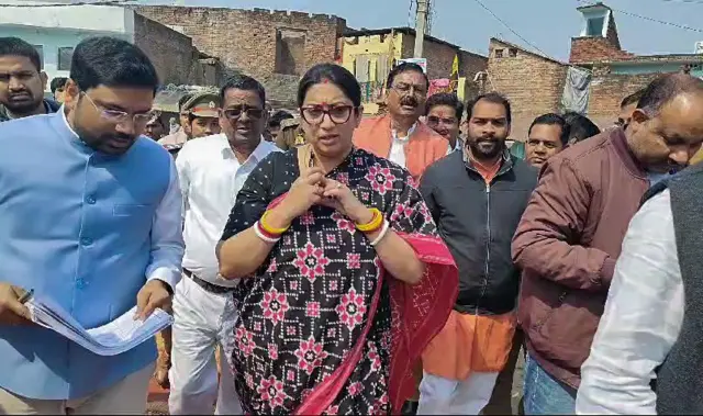 अमेठी में स्मृति