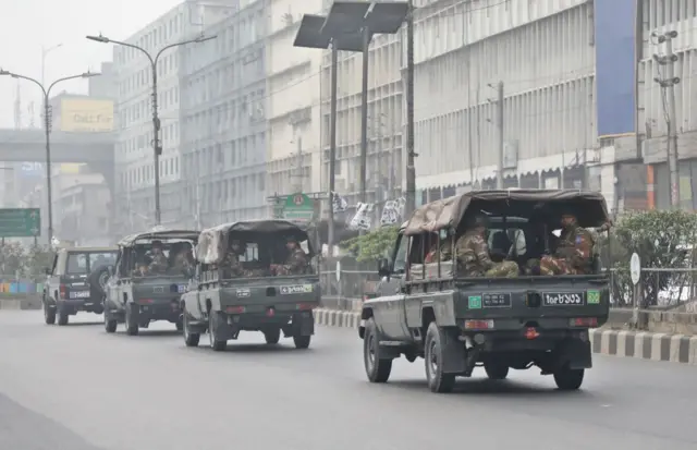 साल 2024 के चुनावों के लिए सुरक्षा बलों की ढाका में पेट्रोलिंग की तस्वीर (फ़ाइल फ़ोटो)