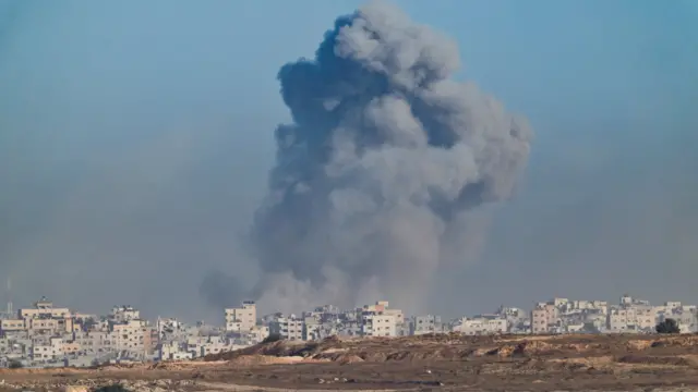 تشدید بمباران غزه؛ وزیر دفاع اسرائیل: شهر در حال سوختن است