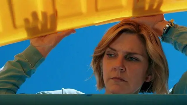 Кадр з серіала "Єдина" Фото жінки крупним планом, яка ймовірно відкрила багажник авто