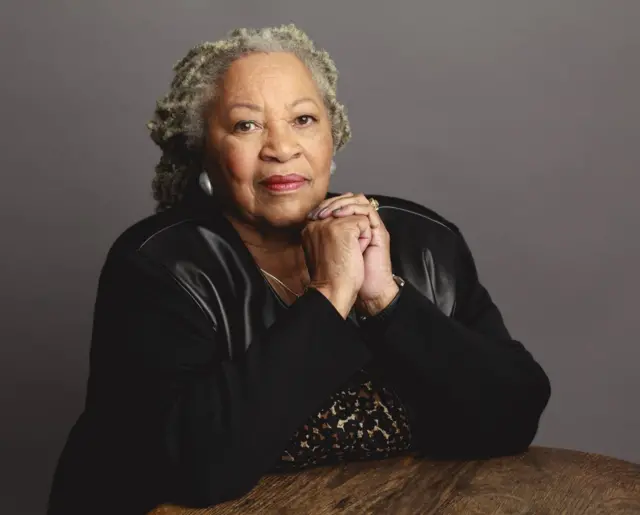 Toni Morrison est née aux États-Unis le 18 février 1931 sous le nom de Chloe Anthony Wofford Morrison. 