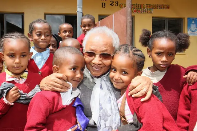 Ababachi Gobanaa ijoollee saanii waliin