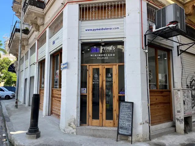 Um supermercado privado em Havana, Cuba 