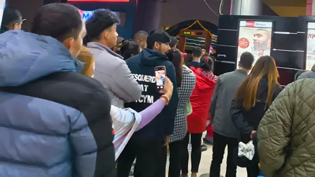 राजधानीको एक सिनेमा हलमा फिल्म हेर्न पुगेका दर्शकहरू