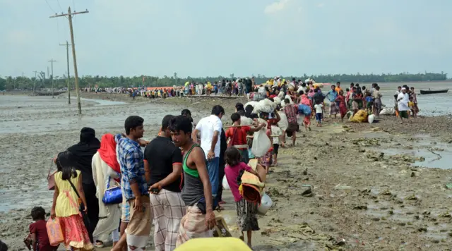 রাখাইনে ২০১৬ এবং ২০১৭ সালে মিয়ানমারের সামরিক অভিযানের পর বাংলাদেশে আশ্রয় নেয় আট লাখের বেশি রোহিঙ্গা