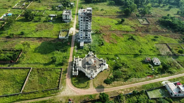 প্লট বরাদ্দের ক্ষেত্রে বিশেষ বিবেচনার সুযোগ রয়েছে। 