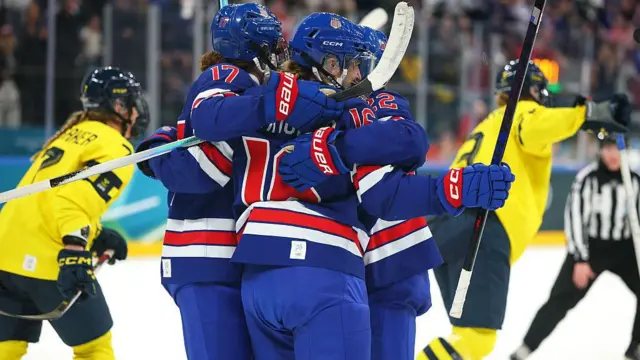 Команды США и Швеции