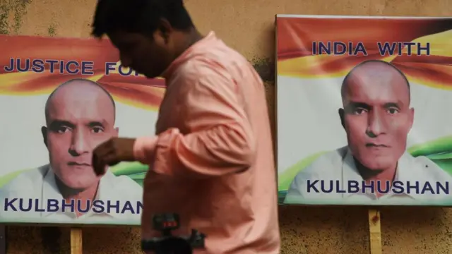 ভারতের নাগরিক কূলভূষণ যাদবও চরবৃত্তির অভিযোগে পাকিস্তানে বন্দী রয়েছেন