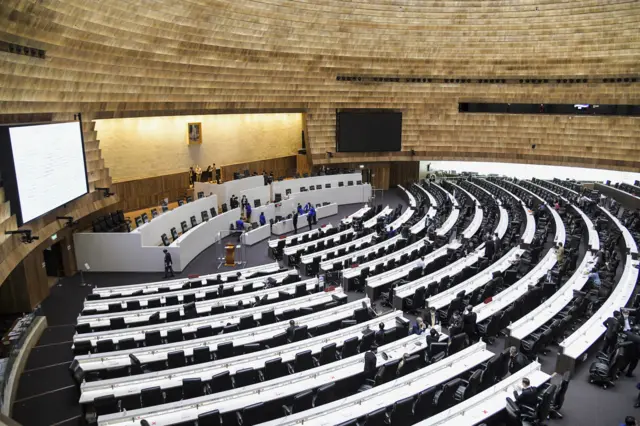 องค์ประชุมไม่ครบ ปิดการประชุมก่อน 11.00 น.