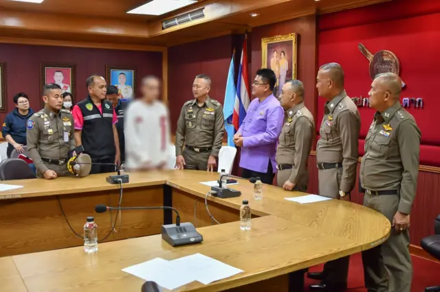 တရုတ်သရုပ်ဆောင်ဝမ်ရှင်း ကိုထိုင်းရဲတပ်ဖွဲ့ကယ်ထုတ်ခဲ့တယ်လို့ဆိုပြီးထုတ်ပြန်ခဲ့တဲ့မှတ်တမ်း 