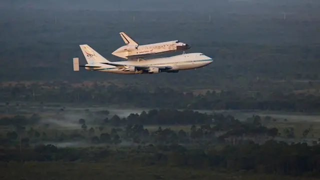 El Discovery de la NASA, sobre un Boeing 747.