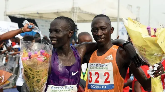 Oludije meji fi ọwọ kọ ara wọn lọrun