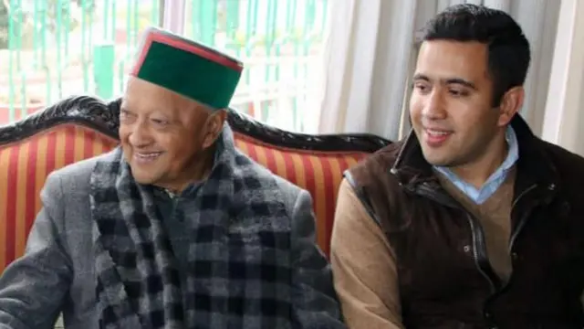 पिता वीरभद्र सिंह के साथ विक्रमादित्य सिंह