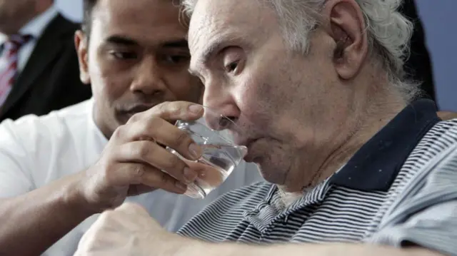 ਚਿੱਟੇ ਵਾਲ ਅਤੇ ਝੁਰੜੀਆਂ