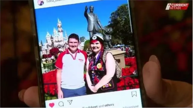 ఇన్‌స్టాగ్రాం ఫొటో కోసం డిస్నీలాండ్