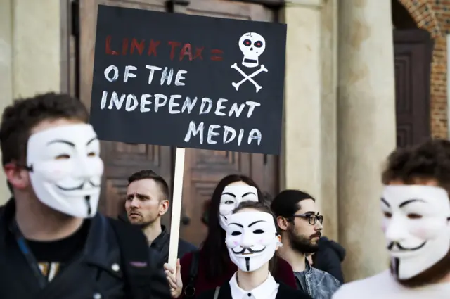 Mnogi aktivisti borbe za slobodu interneta, poput ovih u Poljskoj, usprotivili su se zakonu