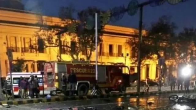 सेहवन शहर की दरगाह में पिछले हफ्ते बम हमले की तस्वीर