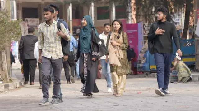 আইনশৃঙ্খলা পরিস্থিতি নিয়ে উদ্বেগের কথা জানিয়েছেন ভোটারদের অনেকে