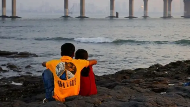 नातेसंबंध, सोशल मीडिया, व्हायरल व्हीडिओ, युगुल, लग्न, प्रेम