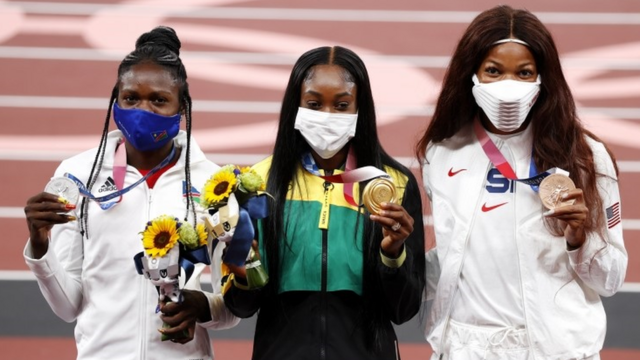 Gabby Thomas (right) on the women's 200m podium at the Tokyo Games