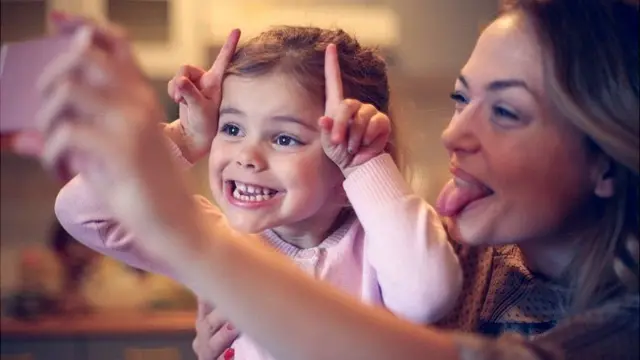 بیشتر والدینی که تصاویر فرزندانشان را منتشر میکنند، میگویند بچهها از این قضیه خوشحال هستند