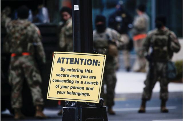 1月16日，美國國民警衛隊成員在國會大廈附近警戒。