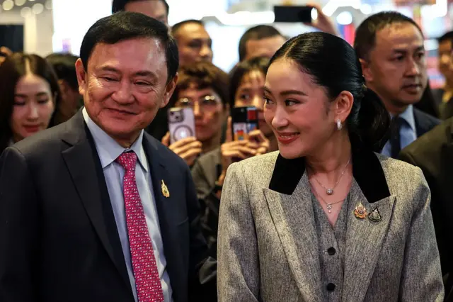 Cựu Thủ tướng Thái Lan Thaksin Shinawatra và con gái ông là bà Paetongtarn tại Diễn đàn Quyền lực mềm Splash ở Bangkok vào ngày 9/7/2025 Cựu Thủ tướng Thái Lan Thaksin Shinawatra và con gái ông là bà Paetongtarn tại Diễn đàn Quyền lực mềm Splash ở Bangkok vào ngày 9/7/2025