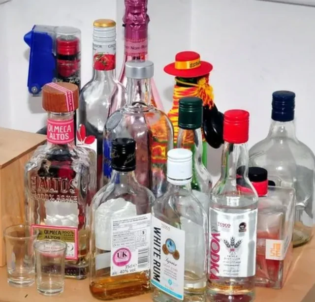 Polisi mengatakan Reynhard menawarkan minuman keras berisi obat bius kepada korban.