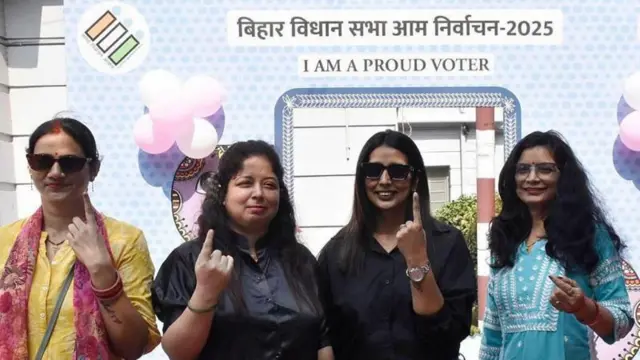 வாக்களித்த பெண்கள் 