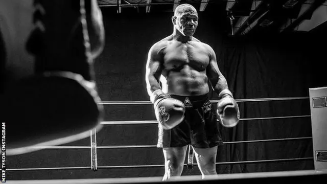 Mike Tyson, Roy Jones Jr