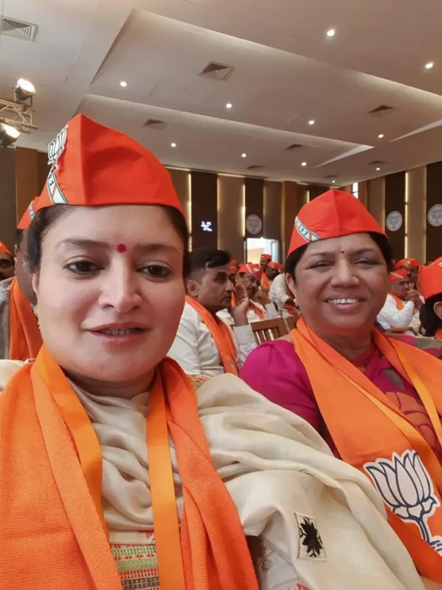 પૂનમ માડમ કોણ છે?