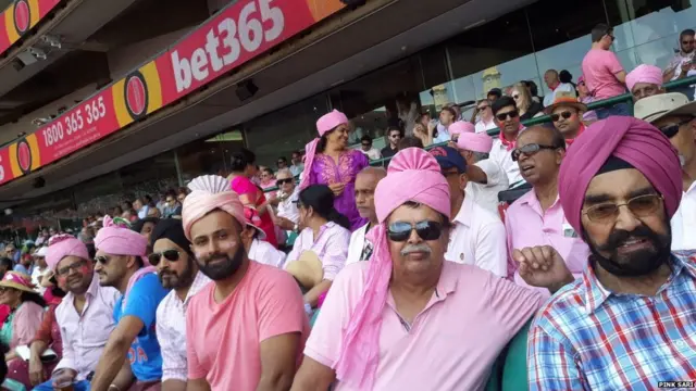 पिंक साड़ी संस्था