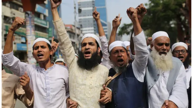 হামলার ঘটনা বিশ্বজুড়ে মুসলিমদের বিক্ষুব্ধ করে তুলেছে।